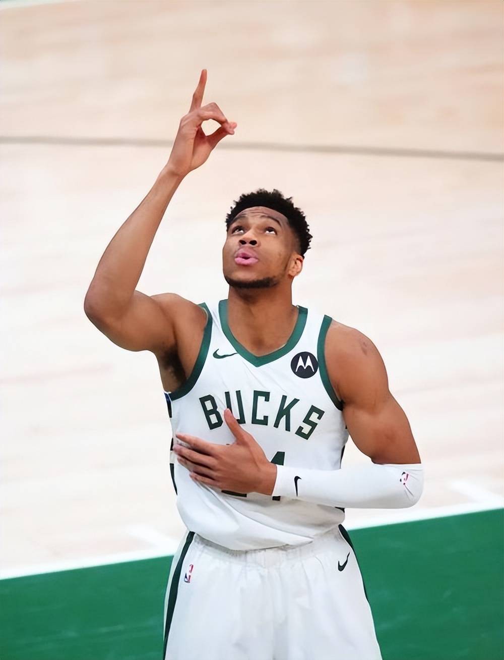 欧冠92年改制后戴帽数前10：梅西、C罗8次第1，姆巴佩5次第4（自1992年欧冠改制以来帽子戏法次数前十：梅西、C罗各8次并列第一，姆巴佩5次居第4）