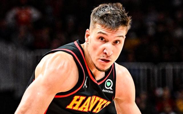 足球国足新战术曝光，强调速度与侵略性（国足新战术亮相：主打速度与攻击性）