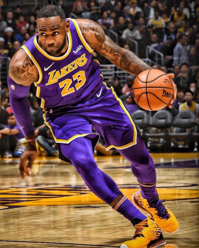 老鹰主帅谈争议犯规：是科比·怀特先抓住里萨谢胳膊顺势倒地（老鹰主帅解读争议犯规：科比·怀特先拉住里萨谢手臂并借势倒地）