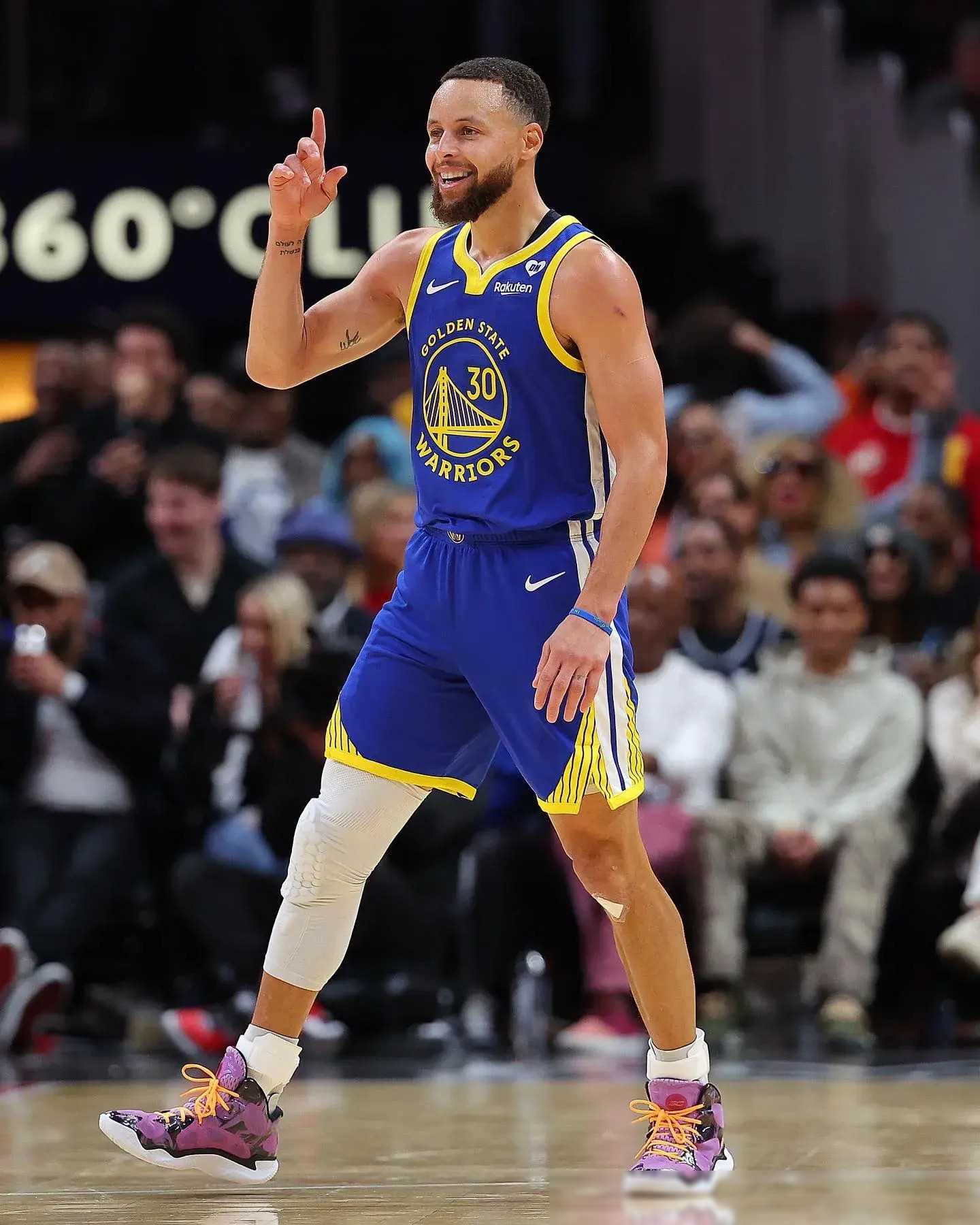 哈萨克斯坦足球超级联赛：13座城市的14支球队（哈萨克斯坦足球顶级联赛：13城汇集14支球队）