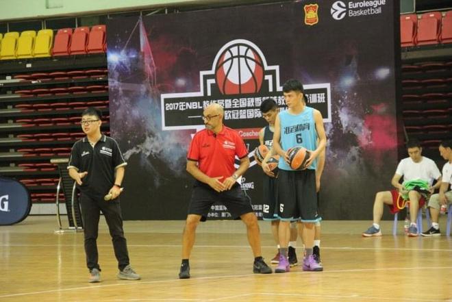 戴伟浚发文疑似告别申花，中国年轻球员的出路究竟在何方？（戴伟浚疑似发文告别申花，中国年轻球员未来何去何从？）