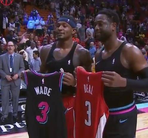 记者：萨拉赫确定不会随队出战国米，预计周六对阵布莱顿复出（记者：萨拉赫无缘随队战国米，预计周六对布莱顿复出）