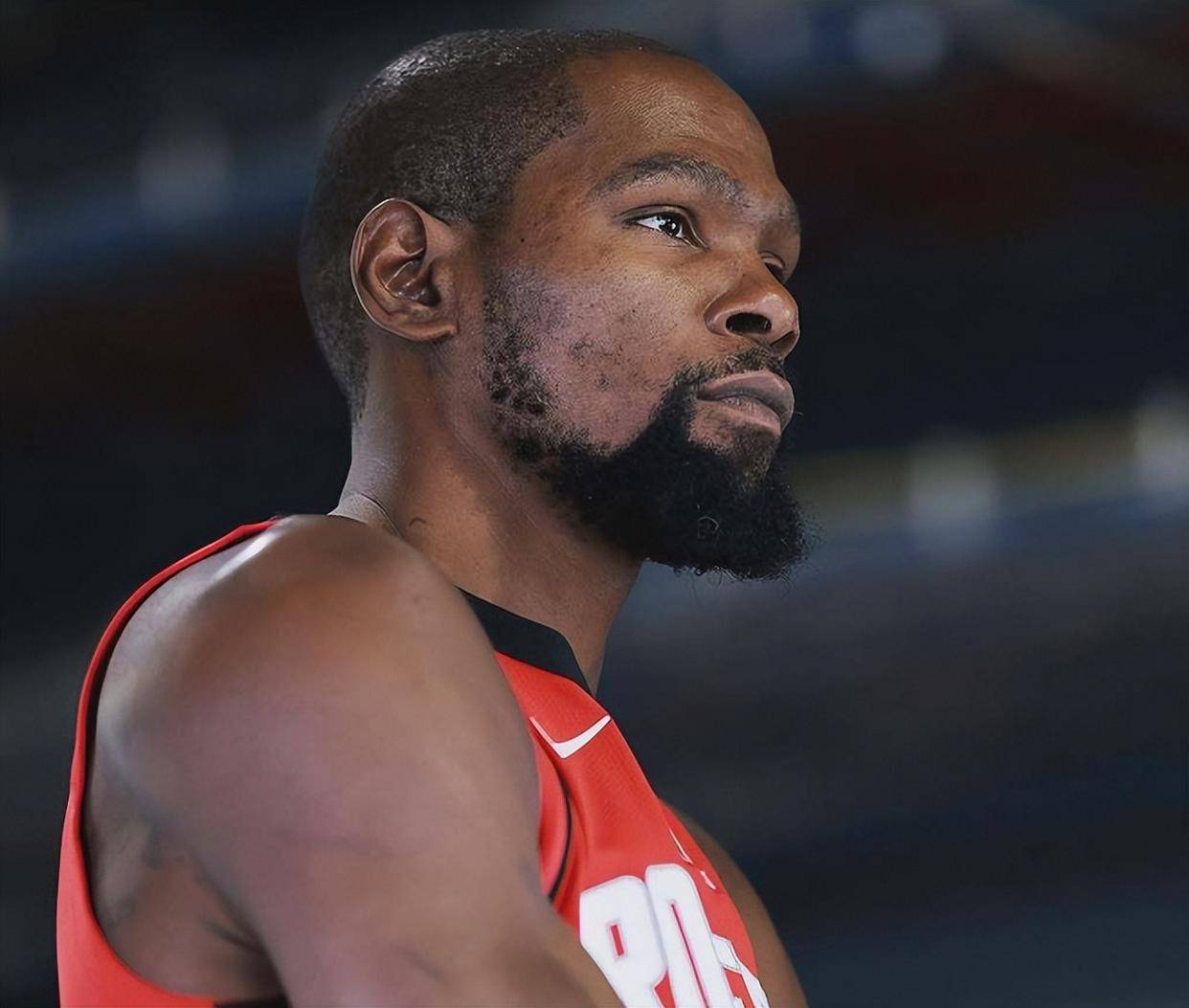 里昂15岁潜力中锋泽科维奇：崇拜哈兰德和DV9的左脚射手（里昂15岁锋线新星泽科维奇：左脚射术出众，偶像哈兰德与DV9）