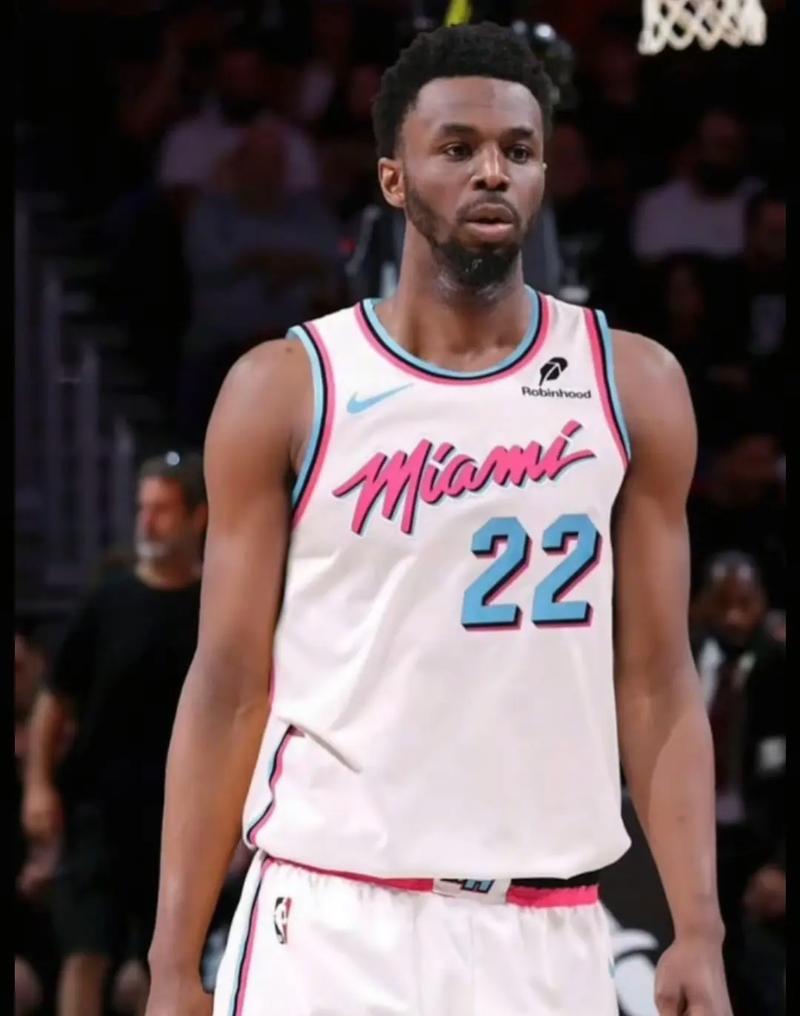 西媒：梅西下榻酒店距诺坎普仅1分钟车程（西媒称：梅西所住酒店距诺坎普开车仅需1分钟）