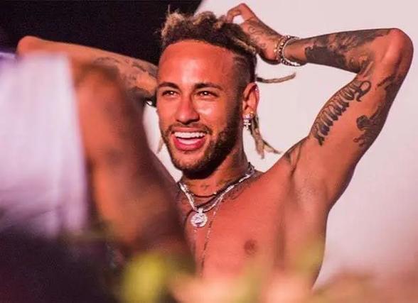 曼城德布劳内助攻斯特林得分（德布劳内助攻 斯特林为曼城破门）