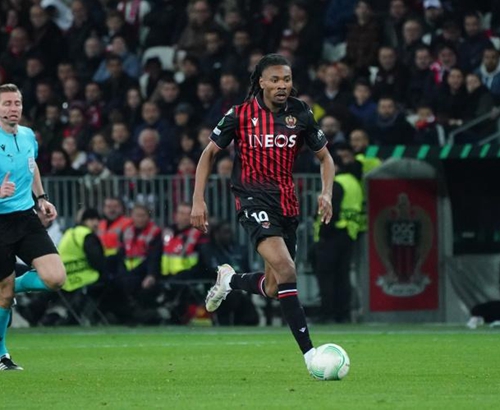 记者：上海申花5名外援以及谢鹏飞和戴伟浚随队出征亚冠客场（记者：申花五外援携谢鹏飞、戴伟浚随队奔赴亚冠客场）