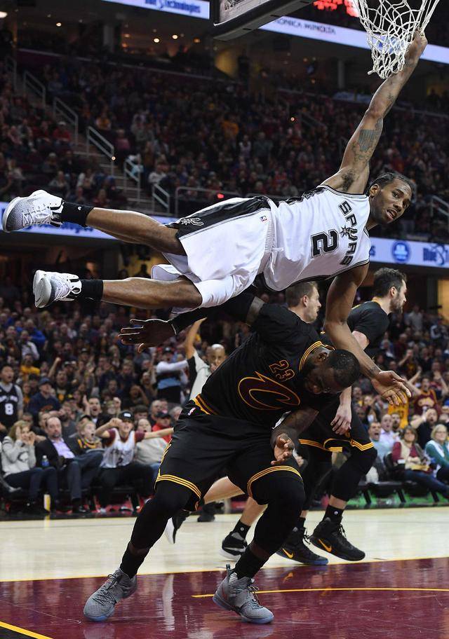 晚旗报：阿森纳旧将帕尔特伊即将加盟黄潜，将签约1+1年（据晚旗报，前阿森纳中场帕尔特伊接近加盟比利亚雷亚尔，合同为1+1年）