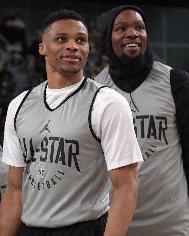 CBA俱乐部杯，山东男篮半场55-50领先青岛男篮，山东队半场打出12人轮换（CBA俱乐部杯：山东男篮半场55-50暂领先青岛，祭出12人轮换）