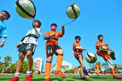 华子：SGA的左侧是麦丹&我要防右侧 最后他把球举到我面前了（华子复盘防SGA：左侧有麦丹我盯右路，结果他把球举到我面前）
