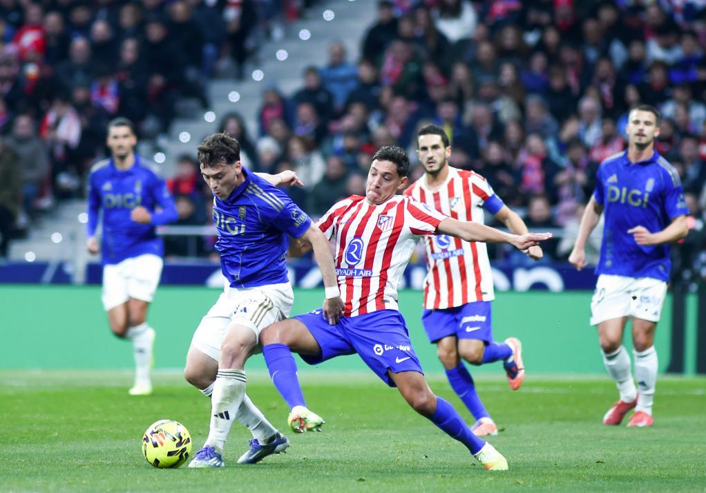 雄鹿替补席发光表现抢眼（雄鹿替补群闪耀，表现亮眼）