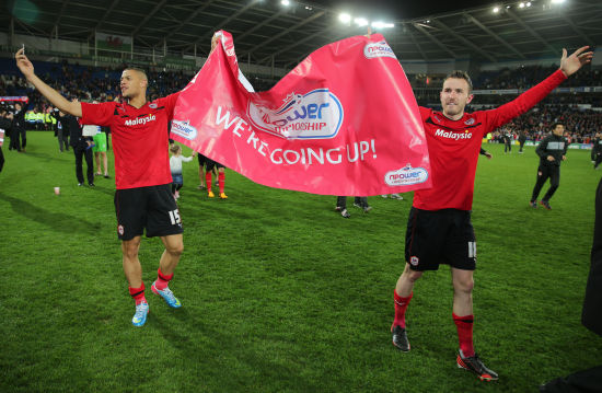 埃梅里两次各项赛事十连胜，是维拉队史首位做到的主帅（埃梅里两度率维拉各项赛事十连胜，成队史首位达成此纪录的主帅）