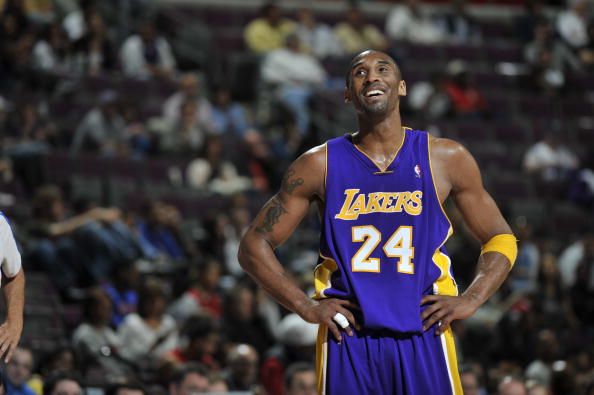 广州足球名宿温志军携手多名现役球员体验盲人足球（广州足坛名宿温志军联合多名现役球员走进盲人足球）