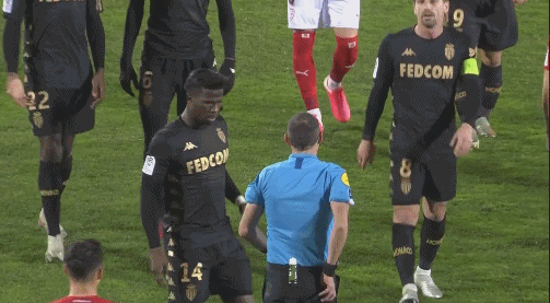 基德：投进三分的前提是你得先投出去，我们现在太依赖两分球（基德：三分要敢投才能进，球队对两分依赖过重）