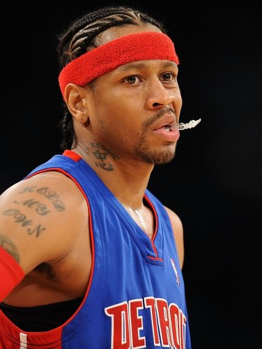 剑南春｜尤文2-1逆转卡利亚里，伊尔迪兹双响，弗拉霍维奇伤退（剑南春｜尤文2-1逆转卡利亚里：伊尔迪兹梅开二度，弗拉霍维奇伤退）