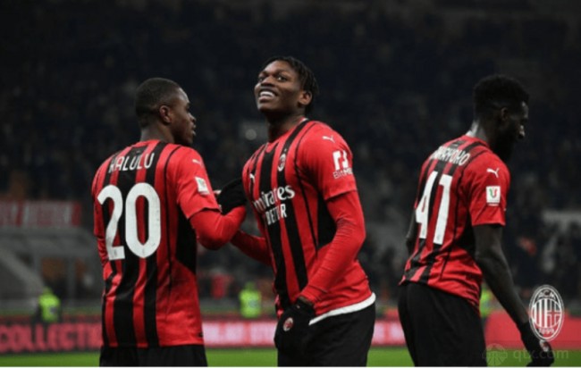 梅西：现代足球的永恒传奇（梅西：足坛永不落幕的传奇）