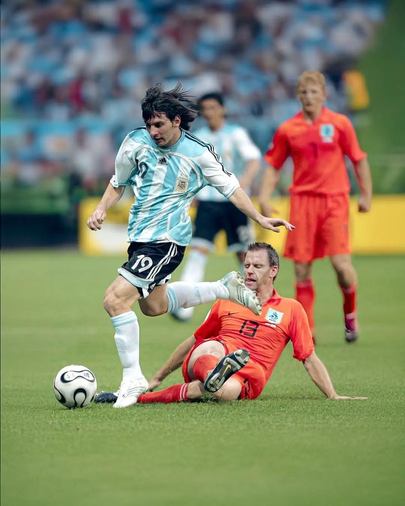 阿迪发言人：德国队球衣销量喜人，按通胀来说阿迪球衣比78年更便宜（阿迪达斯发言人：德国队球衣热销，按通胀折算如今比1978年更便宜）