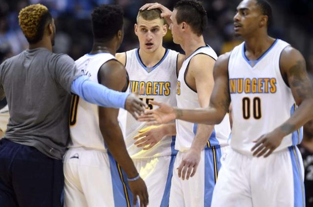 反对家暴，克雷莫内塞球衣背后印的是与球员关系密切女性名字（反家暴行动：克雷莫内塞球衣背后印与球员最亲近女性姓名）