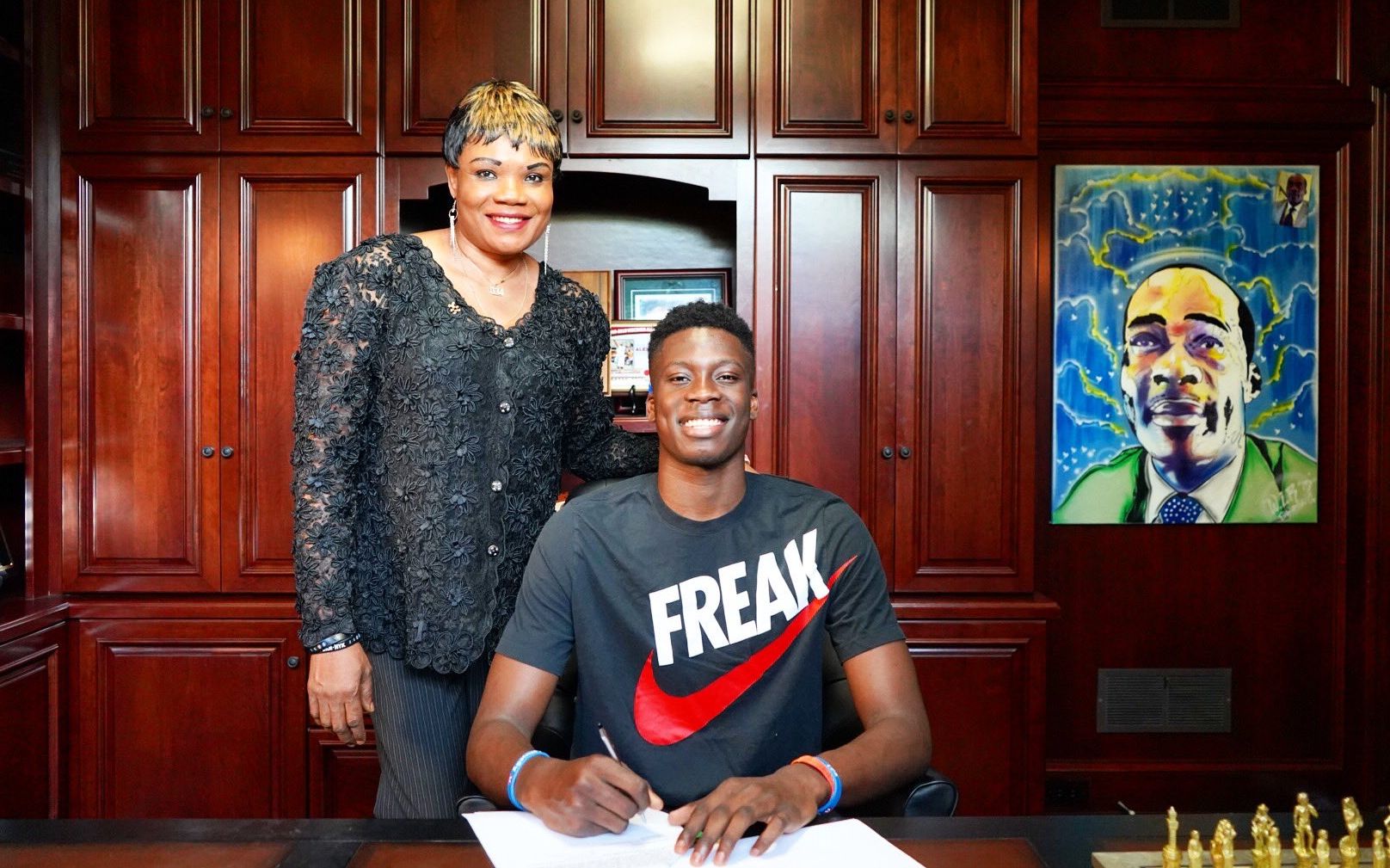 米奇：文班刚从伤病中恢复不久 每一天我们都在考虑其预防措施（米奇：文班刚伤愈，球队每天都在制定预防措施）