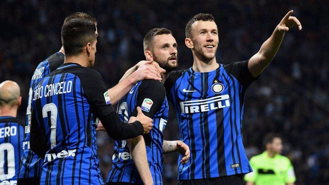 利物浦双星身价暴跌2000万欧！克洛普遗留下的阵容隐患爆发（利物浦两将身价缩水2000万欧，克洛普遗留阵容短板集中暴露）