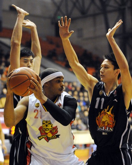 外媒：曾参与抢劫多纳鲁马的青年，在狱中疑受虐待后自缢身亡（外媒：曾涉抢劫多纳鲁马的青年疑在狱中遭虐待后死亡）